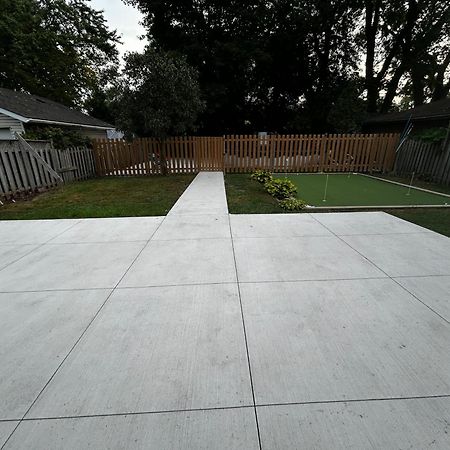 מיסיסאוגה Tranquil Oasis In Lakeview מראה חיצוני תמונה